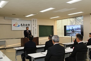 挨拶する林市長
