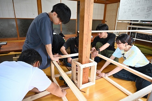 組み立て作業