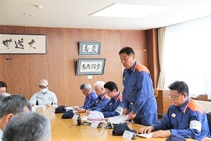 林市長が指示を出す様子