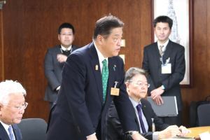 挨拶をする林市長