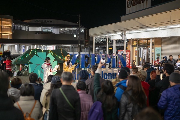 たくさんの人があつまった点灯式