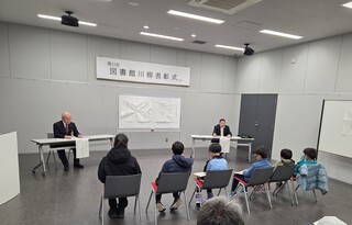 図書館川柳表彰式の様子