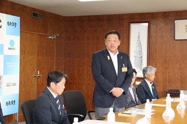 挨拶をする林市長