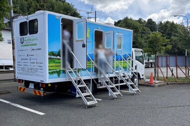 トイレトラックが利用されている様子