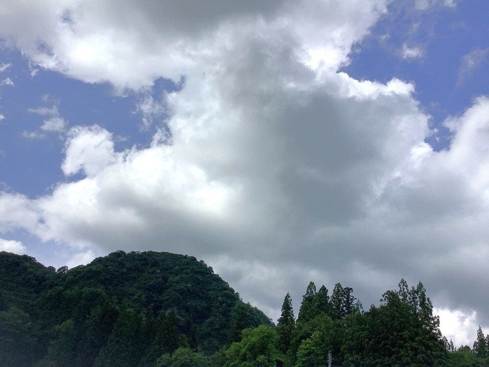 きれいな山　空　雲